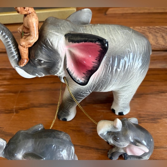 Vintage Ceramic Elephant Family Figurine - Gray with Pink Ears - Picture 2 of 6